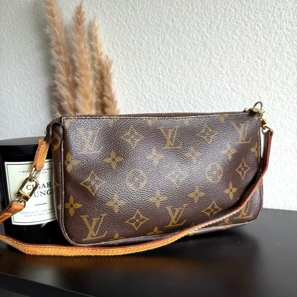 🌾AUTHENTIC Louis Vuitton Pochette with ORIGINAL LV strap🌾 - Picture 4 of 15